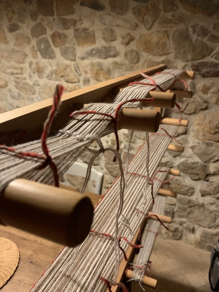 Préparation de la chaîne sur l'ourdissoir