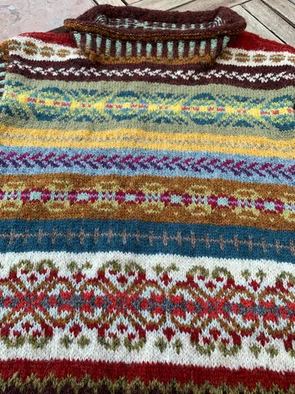 Pull en tricot Fair Isle aux motifs colorés