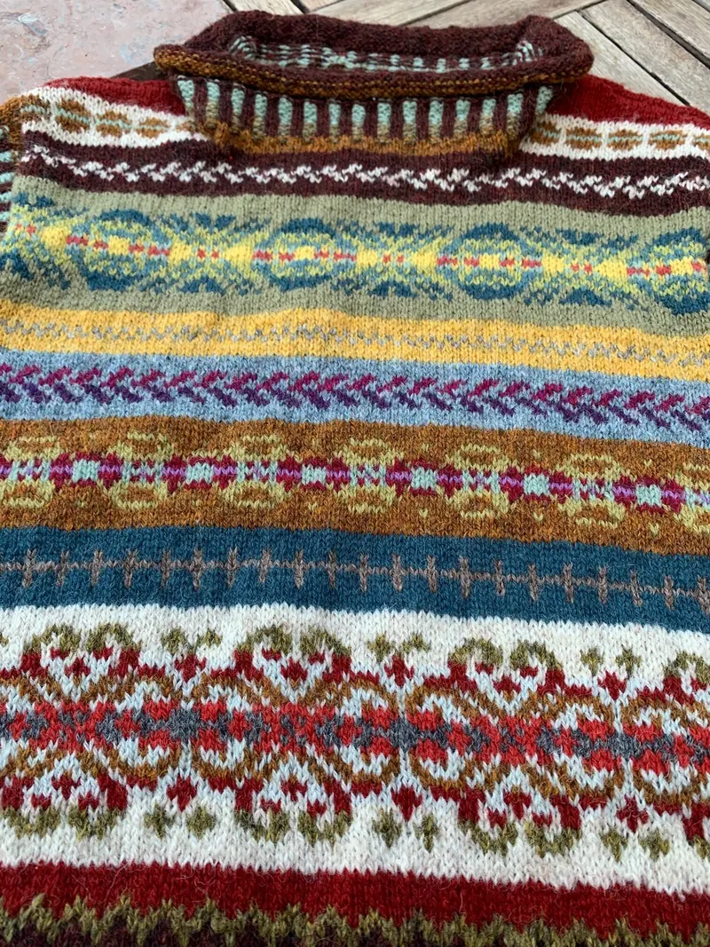 Pull en tricot Fair Isle aux motifs colorés