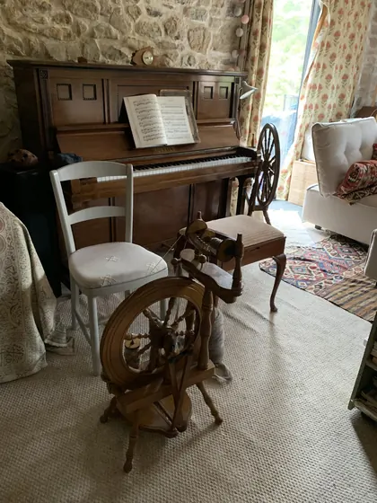 Rouet ancien dans l'atelier